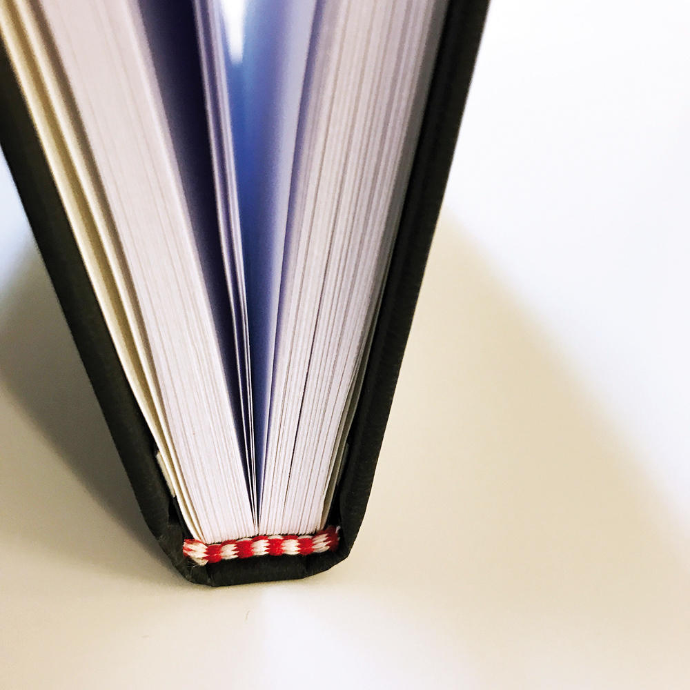 Detail der Hardcover-Leimbindung